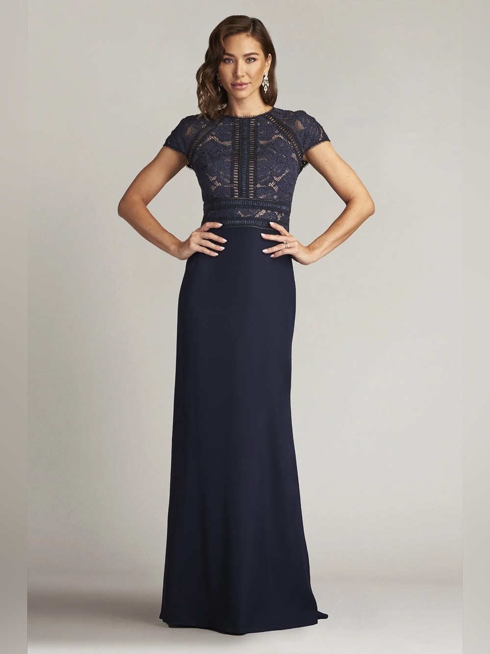 TADASHI SHOJI - FITTED LONG FLORAL LACE FORMAL EVENING DRESS